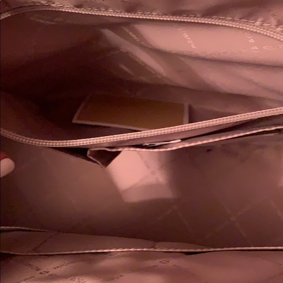 Michael Kors tote and matching wallet! - Picture 4 of 8
